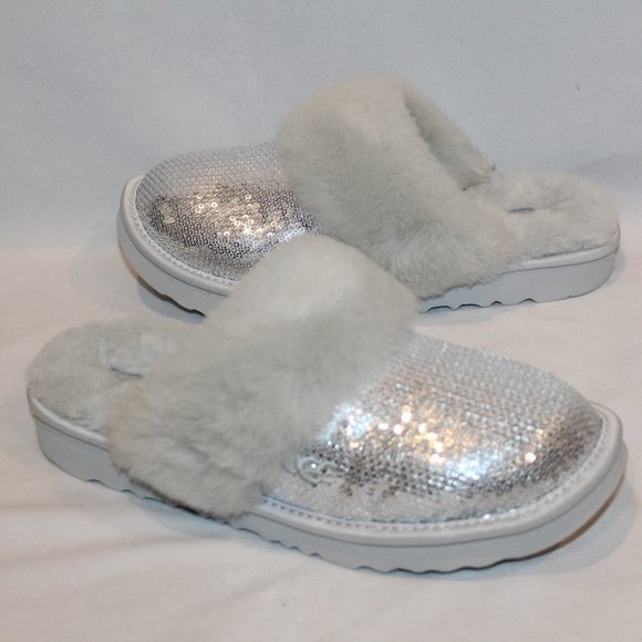 NIB UGG YOUTH 5 WOMEN'S 5.5-6 METALLIC‎ GLITTER SILVER SLIPPERS - Picture 1 of 6